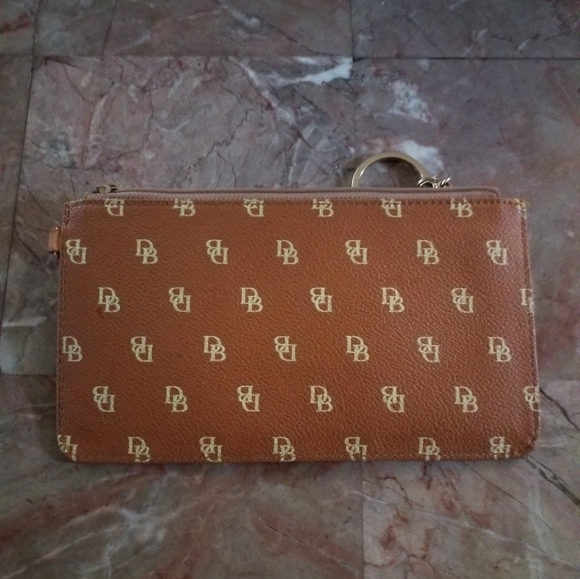 Dooney & Bourke pebled leather wristlet - Picture 5 of 5